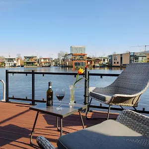 Houseboat With Canalview And Free Bikes , Amsterdam Nederland